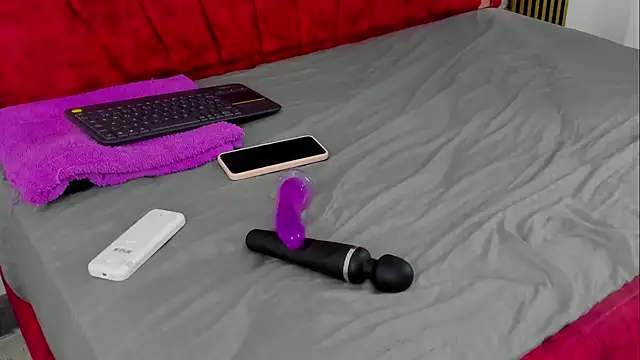 Tiana hots online show from 03/26/26, 01:44