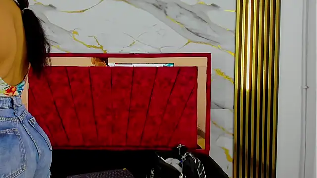 Tiana hots online show from 04/01/26, 01:50