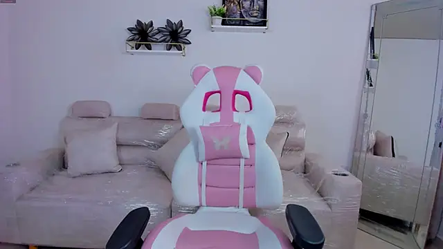 Snapshot of april_smiith1 chatting on 04/16/26, 12:39 april smiith1 online show from 04/16/26, 12:39