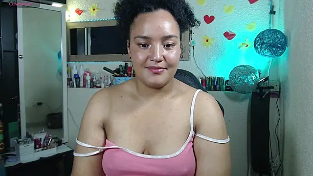 Snapshot of SofiaRoyal2308 chatting on 03/25/26, 01:22 SofiaRoyal2308 online show from 03/25/26, 01:22