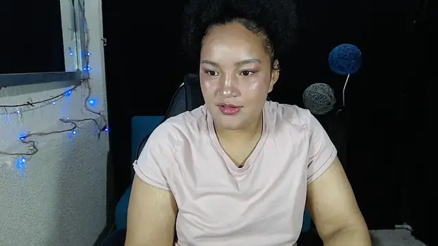 Snapshot of SofiaRoyal2308 chatting on 04/11/26, 02:16 SofiaRoyal2308 online show from 04/11/26, 02:16