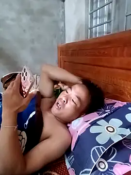 boy-pho- online show from 03/28/26, 10:53