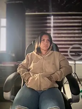 Snapshot of Laila_LS chatting on 03/18/26, 01:36 Laila LS online show from 03/18/26, 01:36