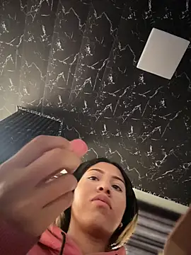 Snapshot of Laila_LS chatting on 03/27/26, 02:39 Laila LS online show from 03/27/26, 02:39