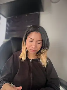 Snapshot of Laila_LS chatting on 03/29/26, 01:44 Laila LS online show from 03/29/26, 01:44