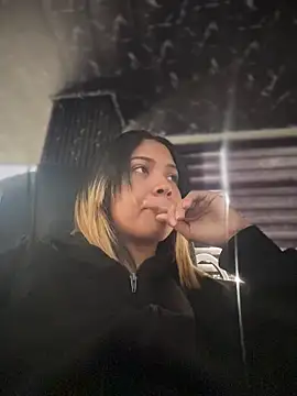 Snapshot of Laila_LS chatting on 03/31/26, 01:11 Laila LS online show from 03/31/26, 01:11