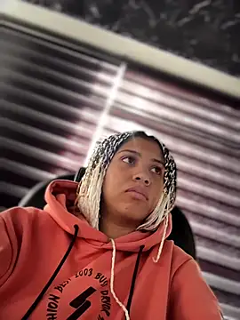 Snapshot of Laila_LS chatting on 04/08/26, 01:22 Laila LS online show from 04/08/26, 01:22