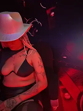 Snapshot of Laila_LS chatting on 04/15/26, 07:58 Laila LS online show from 04/15/26, 07:58