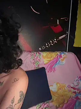 Snapshot of Laila_LS chatting on 06/21/26, 01:13 Laila LS online show from 06/21/26, 01:13
