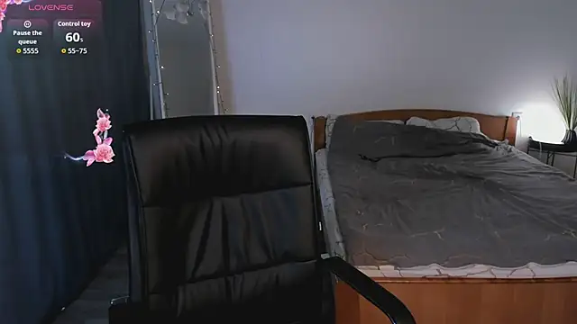 IceIcebabe  online show from 07/18/26, 01:10