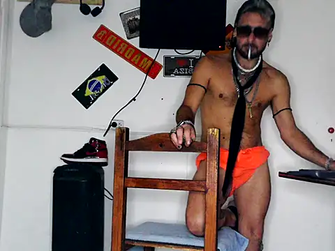 freddymdq100 online show from 04/12/26, 07:13