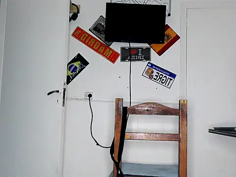 freddymdq100 online show from 04/21/26, 06:01