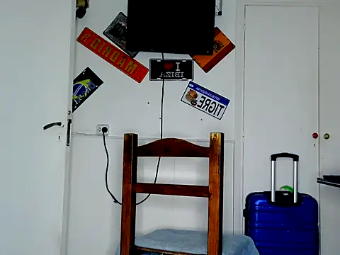 freddymdq100 online show from 04/22/26, 08:32