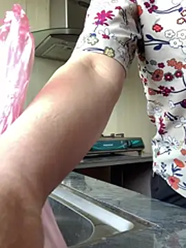 tieuvy6 online show from 04/10/26, 03:12