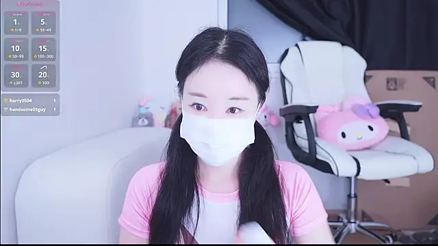 Snapshot of sexyjoy95 chatting on 04/13/26, 10:43 sexyjoy95 online show from 04/13/26, 10:43