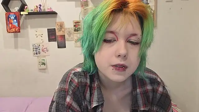LittleKittenStar online show from 05/31/26, 06:09