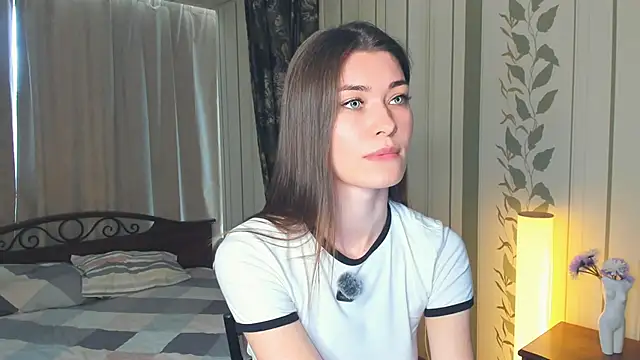 JulissaLipoma online show from 06/04/26, 07:25