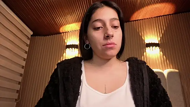 Melannyy V online show from 04/08/26, 01:00