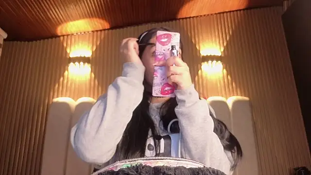 Melannyy V online show from 04/10/26, 11:37