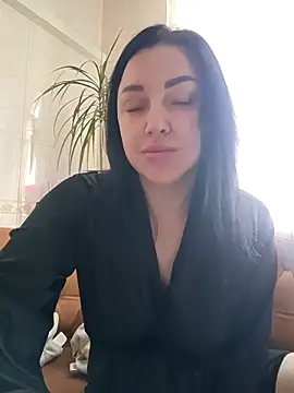 Elsie-Nora online show from 03/27/26, 10:04