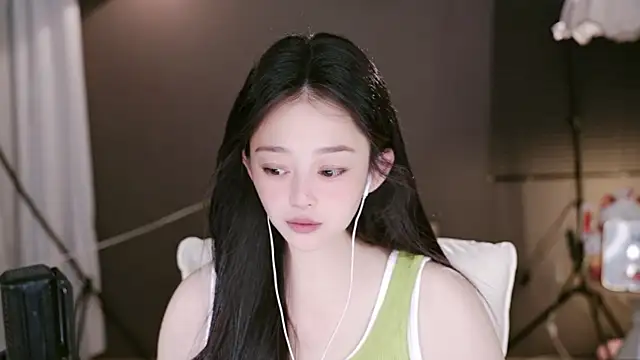 Anne-w online show from 06/04/26, 11:27