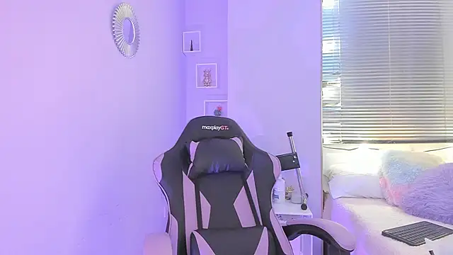 Snapshot of Littletammy4u chatting on 04/09/26, 11:37 Littletammy4u online show from 04/09/26, 11:37