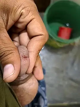 Snapshot of Stranger_boy123 chatting on 04/03/26, 08:18 Stranger boy123 online show from 04/03/26, 08:18