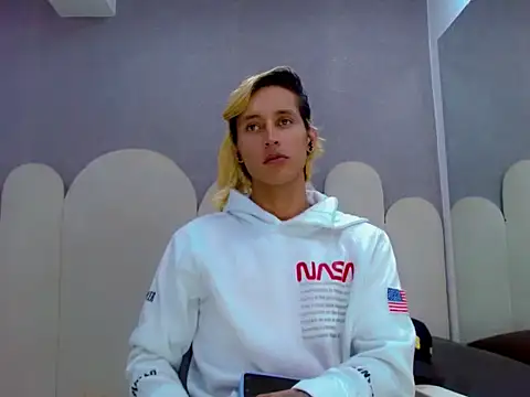 samantha bliss24 online show from 04/15/26, 07:10