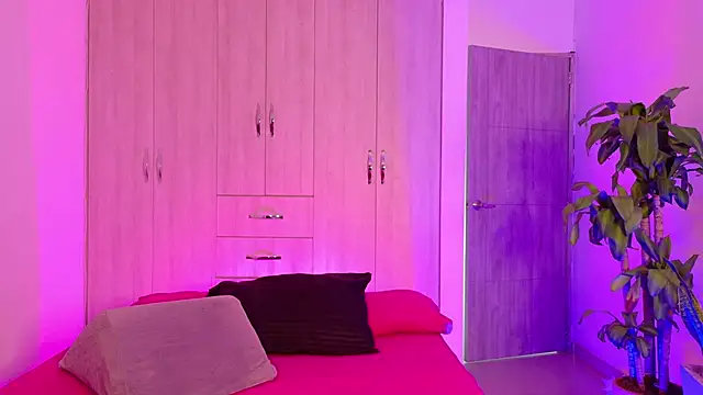 Snapshot of isabellahofmann chatting on 04/14/26, 10:27 isabellahofmann online show from 04/14/26, 10:27