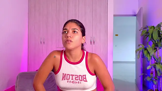 Snapshot of isabellahofmann chatting on 04/15/26, 10:32 isabellahofmann online show from 04/15/26, 10:32