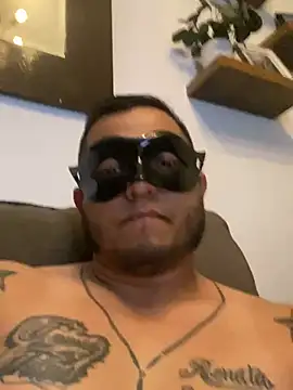 HOTB0Y18 online show from 05/29/26, 06:44