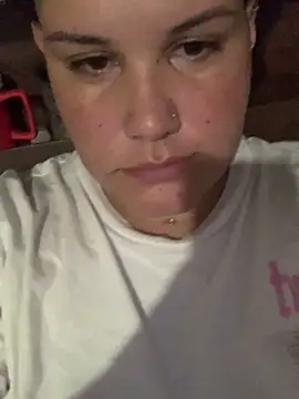 Snapshot of iamvaneg chatting on 04/15/26, 01:23 iamvaneg online show from 04/15/26, 01:23