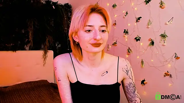 Kira  Cutie online show from 05/15/26, 11:01
