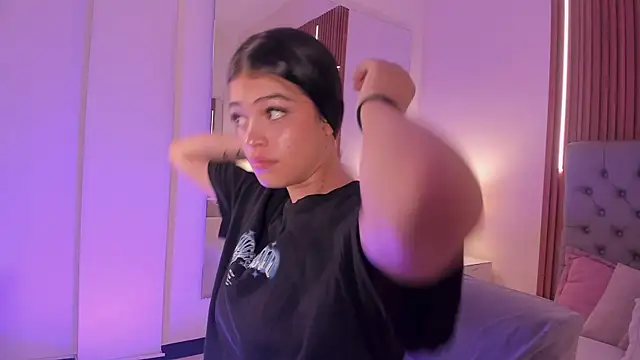 LiaSalvatore online show from 04/07/26, 04:40