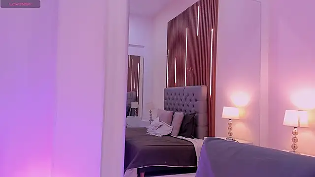 LiaSalvatore online show from 04/11/26, 01:37