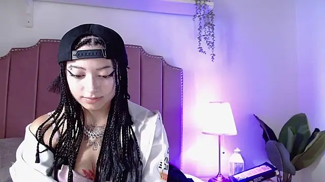 shiny foxeyes online show from 04/02/26, 09:01