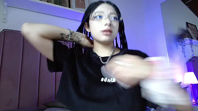 shiny foxeyes online show from 04/07/26, 09:37