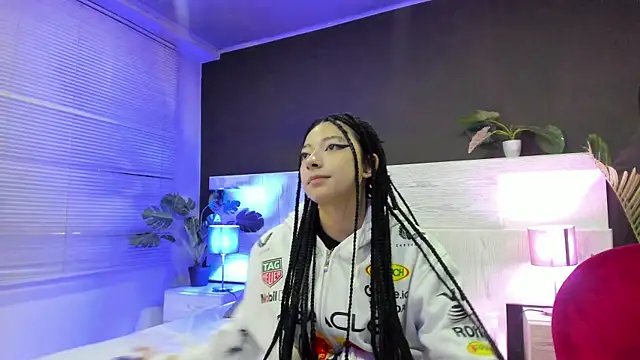 shiny foxeyes online show from 04/11/26, 10:36