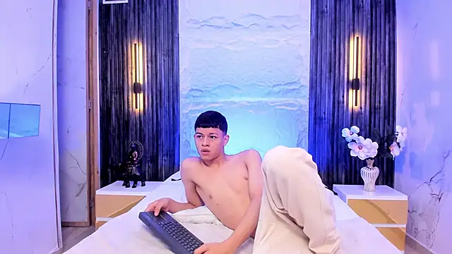 Apolo jonnes online show from 04/07/26, 02:23