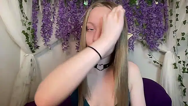 ElfGirlAna online show from 04/06/26, 03:02