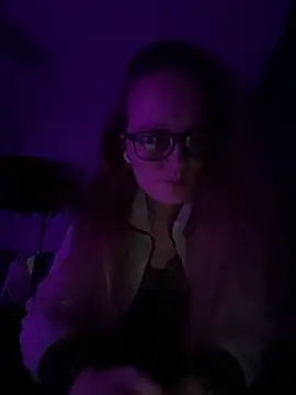 LizzieZ1975 online show from 05/26/26, 11:56
