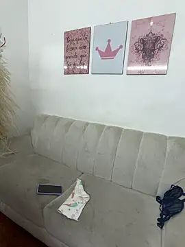 Snapshot of angel_rousse01 chatting on 04/10/26, 01:27 angel rousse01 online show from 04/10/26, 01:27