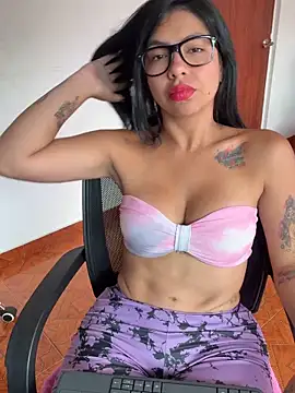 Noa rousse01 online show from 04/16/26, 07:47