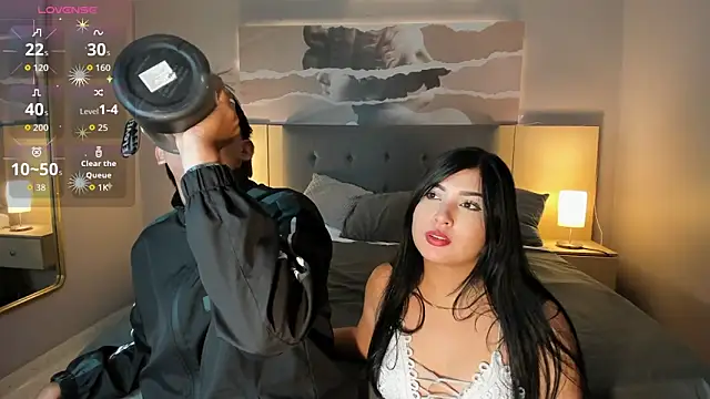 Snapshot of CleoandJames chatting on 04/12/26, 11:37 CleoandJames online show from 04/12/26, 11:37