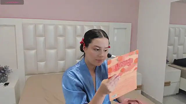 Snapshot of KylieLumi chatting on 03/25/26, 12:00 KylieLumi online show from 03/25/26, 12:00