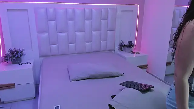 Snapshot of KylieLumi chatting on 04/01/26, 11:55 KylieLumi online show from 04/01/26, 11:55