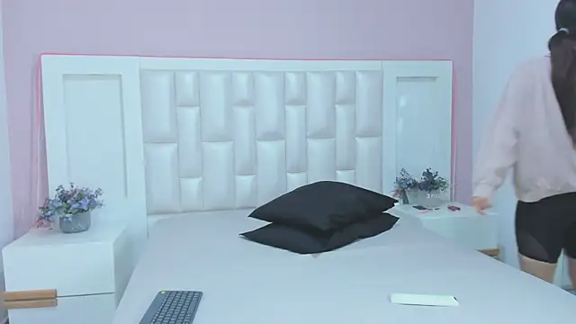 Snapshot of KylieLumi chatting on 04/02/26, 12:03 KylieLumi online show from 04/02/26, 12:03