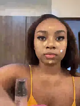 Snapshot of Kloe_rousse01 chatting on 04/15/26, 06:37 Kloe rousse01 online show from 04/15/26, 06:37