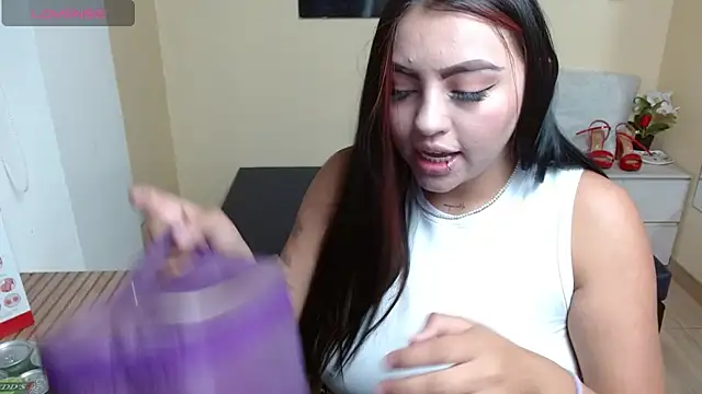 Snapshot of Miley_Clarck chatting on 04/03/26, 02:04 Miley Clarck online show from 04/03/26, 02:04