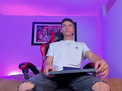 Noahh Saky online show from 04/24/26, 03:09